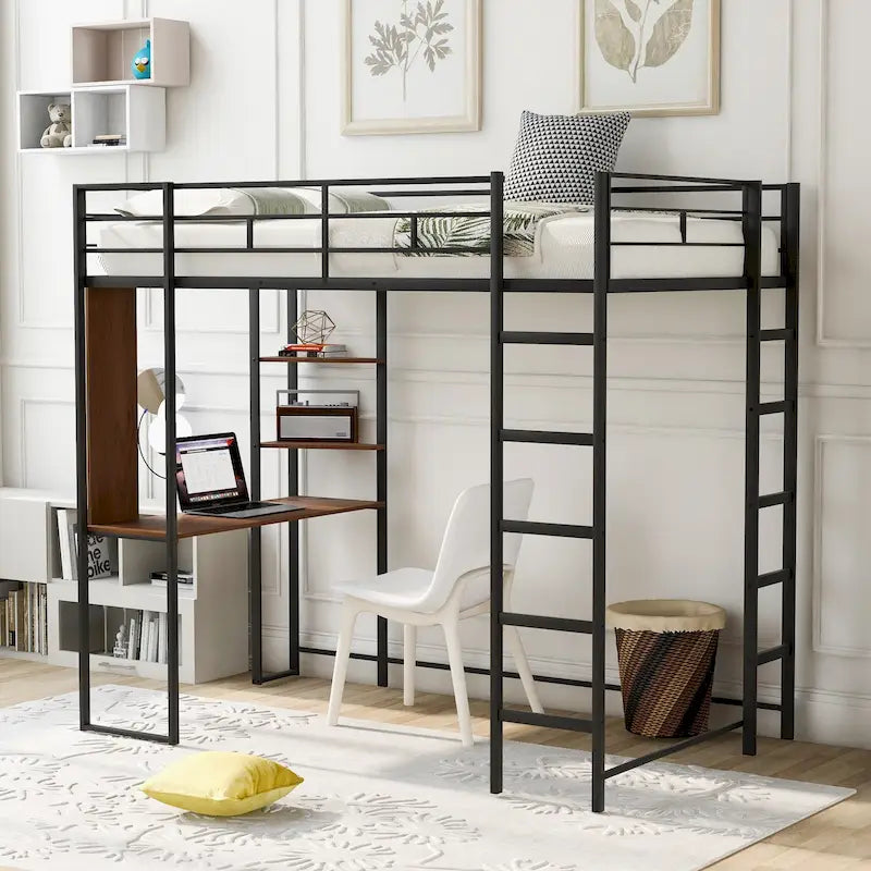 Lit mezzanine simple en métal avec bureau en MDF, étagère d'angle à 2 niveaux, deux échelles et des garde-corps verticaux sur toute la longueur