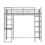 Lit mezzanine simple en métal avec bureau en MDF, étagère d'angle à 2 niveaux, deux échelles et des garde-corps verticaux sur toute la longueur