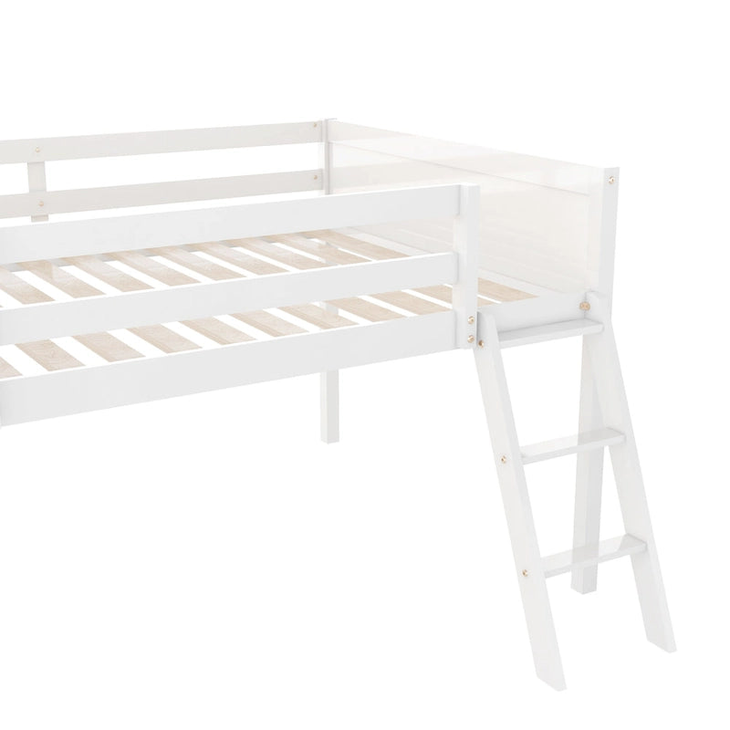 Lit mezzanine bas en bois massif blanc de taille normale avec échelle et barrière, et support à lattes en bois pour chambre à coucher