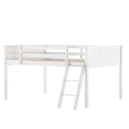Lit mezzanine bas en bois massif blanc de taille normale avec échelle et barrière, et support à lattes en bois pour chambre à coucher