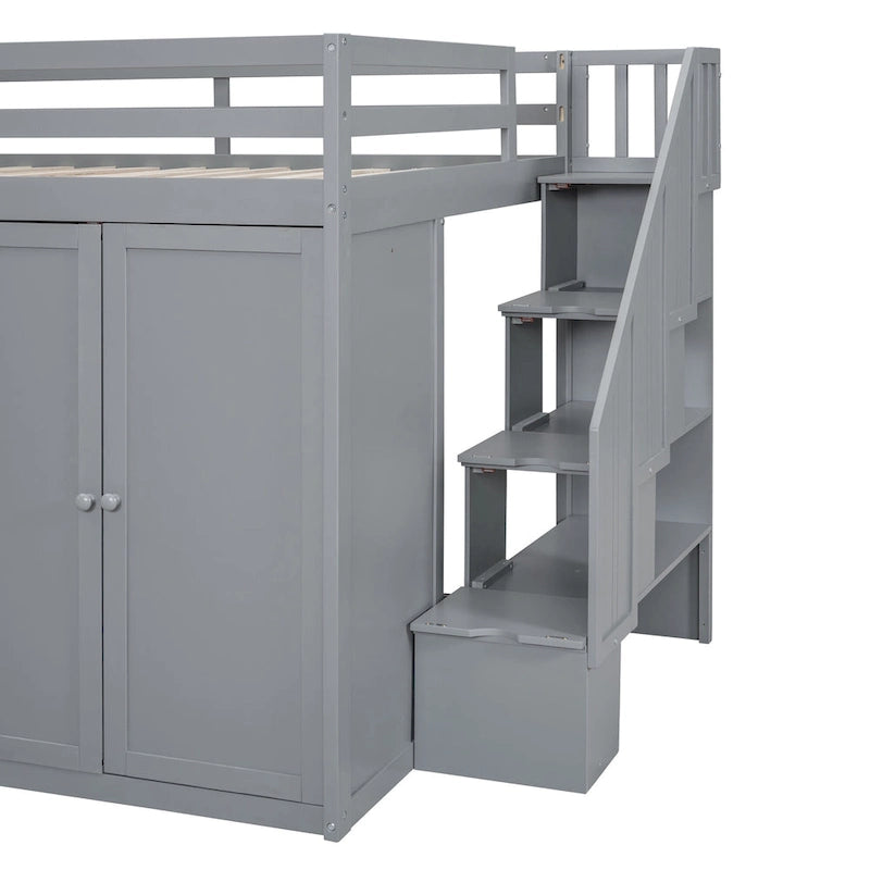 Lit mezzanine gris en pin massif de taille double avec armoire ouverte, unité à 4 tiroirs, armoire à deux portes et escalier de rangement côté droit.