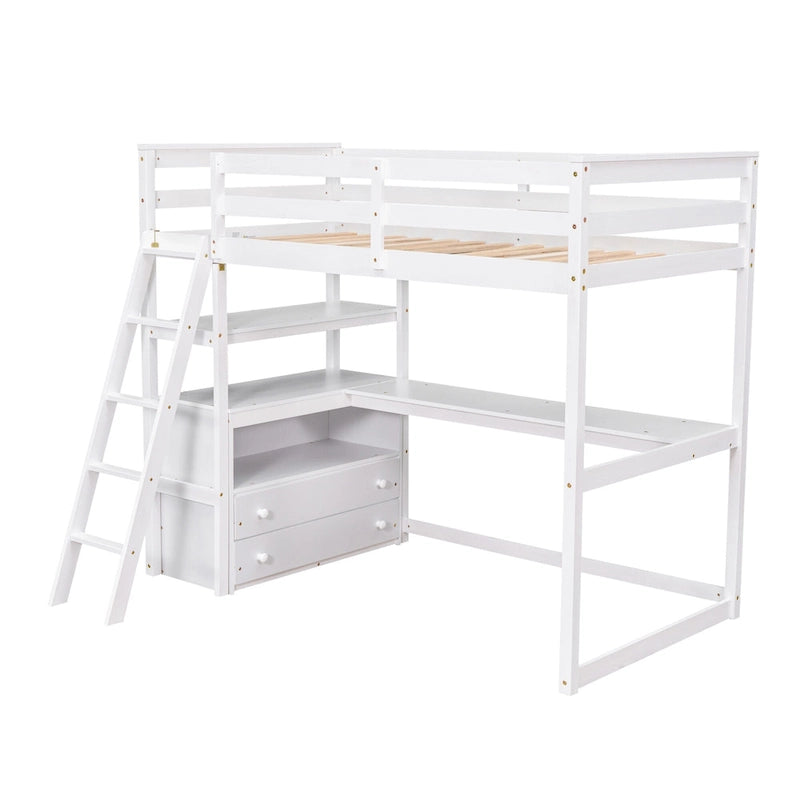 Lit mezzanine en pin massif, taille simple, avec échelle inclinée à gauche, bureau en L pleine largeur, étagère à mi-hauteur et 3 tiroirs côté gauche