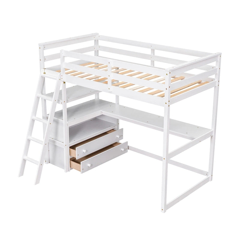 Lit mezzanine en pin massif, taille simple, avec échelle inclinée à gauche, bureau en L pleine largeur, étagère à mi-hauteur et 3 tiroirs côté gauche