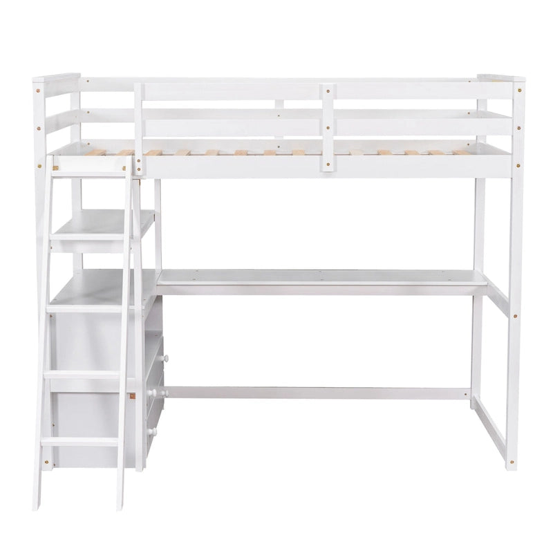 Lit mezzanine en pin massif, taille simple, avec échelle inclinée à gauche, bureau en L pleine largeur, étagère à mi-hauteur et 3 tiroirs côté gauche
