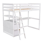 Lit mezzanine en pin massif, taille simple, avec échelle inclinée à gauche, bureau en L pleine largeur, étagère à mi-hauteur et 3 tiroirs côté gauche