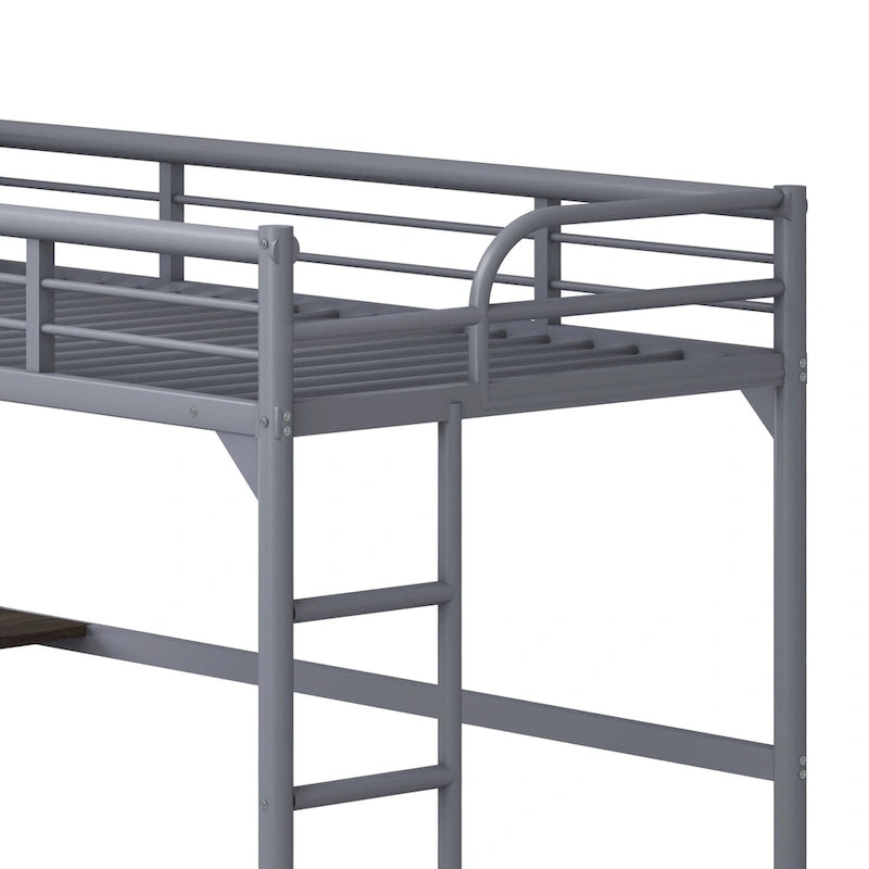 Lit mezzanine double en métal argenté avec bureau intégré, échelle à droite et garde-corps complets