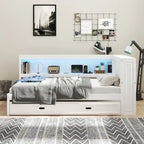 Lit de jour plateforme bas en L en pin massif blanc pleine grandeur avec bande LED, USB et prise de courant, étagères latérales à portes coulissantes et lit gigogne double coulissant